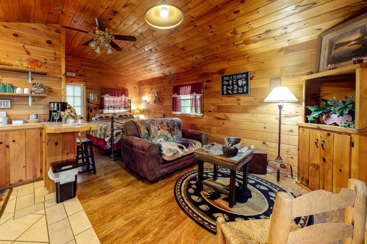 Bear Caves At Black Bear Cottages Sevierville Room photo